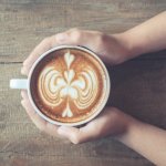 Minum kopi tak hanya sekadar menyeduh kopi bubuk dengan air panas. Di berbagai negara ada cara penyajian kopi yang cukup unik. Tentu saja juga menawarkan sensasi rasa yang berbeda. Berani mencoba?