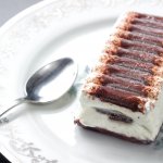 Kehadiran es krim Viennetta membuat heboh dan banyak diburu, sayangnya es krim yang satu ini memang terbilang agak sulit ditemukan karena banyak peminatnya. Tapi, tidak perlu khawatir karena Anda bisa membuat es krim Viennetta sendiri dengan bahan-bahan yang mudah ditemukan. Yuk, cek dulu berbagai rekomendasi resep es krim Viennetta rumahan!