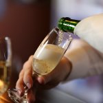 Mengonsumsi minuman keras sudah menjadi kebiasaan bagi sebagian orang. Minuman ini memang bisa membuat tubuh lebih rileks sehingga biasanya dikonsumsi saat santai atau berkumpul. Kalau kamu ingin coba sensasi minum minuman beralkohol, kamu bisa coba rekomendasi minuman keras termahal berikut!