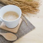 Untuk sarapan, kita tentu harus teliti memilih menunya agar aktivitas pagi kita bisa berjalan dengan lancar. Nah, kamu bisa pilih minuman susu sereal sebagai menu andalan. Minuman semacam ini kaya akan karbohidrat dari oats, gandum, hingga jagung. Minuman semacam ini populer dan cukup mudah disajikan sehingga tidak banyak makan waktu di pagi hari. Intip segera yuk rekomendasi minuman susu sereal dari kami!