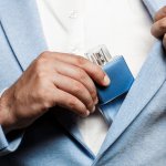 普段の装いに自分スタイルのこだわりを演出したい50代の男性には、香水でさらに洗練された魅力をプラスするのがおすすめです。ここでは、編集部がwebアンケート調査などをもとに厳選したメンズ香水の人気ブランド情報をランキング形式でまとめています。素敵な香りを身にまとって、ワンランク上のおしゃれを楽しみましょう。