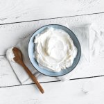 Di antara makanan dan minuman sehat, yoghurt menjadi salah satu yang paling banyak difavoritkan. Yoghurt bisa mengenyangkan dan bisa membantu program diet kita. Ada banyak kandungan nutrisi dan juga bakteri baik di dalam yoghurt yang bisa menyehatkan tubuh. Nah, yuk coba konsumsi yoghurt plain yang enak. Simak rekomendasinya dari kami!