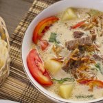 Soto betawi merupakan salah satu makanan khas yang banyak dirindukan. Anda bisa menikmati soto betawi di Bandung. Soto betawi di Bandung juga tak kalah enak dengan kota asalnya. 