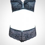 Lingerie dan pakaian dalam seperti bra serta panty jadi kebutuhan dasar wanita dalam berbusana. Meski terlihat sepele, kenyamanan pakaian dalam juga berpengaruh pada gerak serta aktivitas kamu. Bra, panty atau lingeria dengan material nyaman dan desain yang tepat tidak hanya membuat tubuh terlihat menarik tapi juga memberi keleluasaan agar bebas bergerak serta baik bagi kesehatan. Jangan sembarang pilih dan intip referensi pakaian dalam wanita dari Sorella berikut ini.