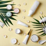 Rawat kulit dengan skincare yang tepat ala artis Korea. Yuk, cek cara memilih skincare Korea yang aman. Jangan lupa simak produk skincare Korea rekomendasi dari kami!