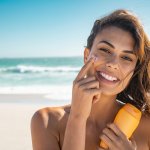 Anda tentu ingin menjaga kesehatan kulit wajah dari paparan sinar matahari. Sunscreen untuk wajah adalah solusi efektif untuk melindungi kulit Anda dari bahaya sinar UV yang merusak.