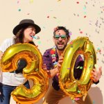 30代男性に人気の誕生日プレゼントトップ10を【2023年 最新版】としてランキング形式で紹介いたします。

また、30代男性の中でも、自分との関係性、例えば、彼氏か旦那か単なる男友達かで選び方や金額の相場が異なってきますので、それぞれわかりやすくまとめました。ぜひ素敵なプレゼント選びにご活用ください！