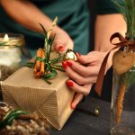 Jika bosan dengan kado yang itu-itu saja, kamu bisa lho memberikan hadiah yang lain tentunya berupa barang kreatif. Ada banyak barang kreatif yang bisa kamu temui di pasaran dan berikut BP-Guide ingin memberikan beberapa rekomendasi yang mungkin bisa jadi inspirasi untukmu. 