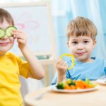 Anak adalah titipan Tuhan yang diberikan kepada kita. Oleh sebab itu, kita harus merawat anak tersebut dengan baik. Perut dari sang buah hati belum memiliki pencernaan yang baik. Jadi, kita harus memberikan camilan kepada anak supaya perutnya terus terisi dengan makanan. Camilan yang baik tentu akan membuat pertumbuhan dan perkembangan si kecil jadi baik pula. BP-Guide akan memberikan Anda rekomendasi camilan praktis dan cocok untuk anak Anda