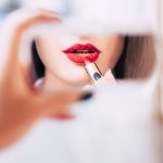 Kecantikan dari seorang wanita juga dipengaruhi oleh warna bibir yang merona. Oleh karena itu, lipstik tidak pernah ketinggalan dari daftar makeup wanita. Saat ini, tren lipstik juga semakin berkembang dan produk-produk baru mulai bermunculan. Beragam jenis lipstik memiliki kandungan formula sendiri-sendiri guna menghasilkan warna yang sempurna pada bibir. 