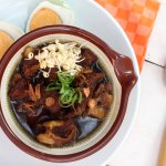 Ingin makan rawon namun malas mau keluar rumah dan membelinya? Kamu bisa bikin sendiri dengan bumbu instan rawon! Cek rekomendasi dari kami ya!