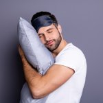 Bantal merupakan kebutuhan kita saat tidur. Seperti yang kita tahu, tidur nyenyak sangat diperlukan agar kita bisa senantiasa sehat. Agar tidur bisa lebih nyenyak maka kita butuh bantal tidur yang tepat. Simak tips memilih bantal tidur yang pas untuk menunjang kesehatan dan juga rekomendasinya dari kami!