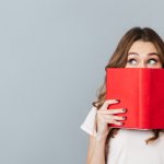 Buku adalah jendela dunia bagi siapa saja yang mau membacanya. Sekarang ini banyak orang mulai meninggalkan kebiasaan membaca padahal banyak manfaat yang bisa kita dapat. Kamu yang sedang merintis karir atau berencana ingin meningkatkan karir, bisa juga membaca buku yang sehubungan dengan karir. Simak rekomendasi buku seputar pengembangan diri dan karir di bawah ini, ya!