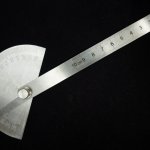 Tidak hanya pada pelajaran sekolah, penggunaan busur derajat untuk pengukuran sudut nyatanya benar-benar di aplikasikan pada banyak bidang pekerjaan. Mulai dari manufaktur, otomotif, hingga kontruksi membutuhkan alat ini untuk mengukur produk secara akurat. Berpengaruh pada hasil pekerjaan, ini dia rekomendasi busur derajat terbaik dan terbaru untuk berbagai bidang pekerjaan.