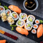 Jika kamu mencari pengalaman kuliner yang menggugah selera, tidak ada yang bisa mengalahkan kenikmatan sushi autentik. Sushi tidak hanya sekadar hidangan, tetapi juga merupakan seni yang dihidangkan dengan penuh keahlian dan cinta.Yuk, intip manfaat mengonsumsi sushi, tips memilih restoran terbaiknya, dan rekomendasi restoran terbaik di Jakarta!