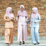 Zalora merupakan e-commerce yang sudah mendunia dan dikenal oleh masyarakat luas. Menghadirkan berbagai kebutuhan fashion, tak hanya wanita saja, namun juga untuk pria. Salah satunya, Zalora menyediakan fashion yang dibutuhkan para wanita muslimah. Banyak pakaian muslimah yang berasal dari berbagai desainer ternama yang dijual di Zalora. Bisa Anda lirik sebagai referensi untuk hari raya nanti.