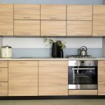 Dapur, meski tempatnya di belakang, namun merupakan tempat yang penting dari sebuah rumah. Rak dapur adalah salah satu perabotan yang lazim mengisi dapur. Ingin menjadikan dapur Anda semakin indah? Lengkapi dengan rak berikut ini, yah.