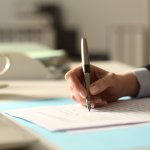 Pulpen dengan merek Parker memang punya tampilan yang mewah dan elegan. Pulpen ini cocok digunakan sebagai hadiah ataupun kamu gunakan sendiri untuk menandatangani dokumen penting. Yuk, cari tahu dulu berbagai rekomendasi pulpen Parker yang istimewa di bawah ini!