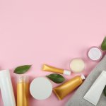 Obat smoothing rambut terbaik akan mewujudkan impian kamu tampil lebih cantik dan percaya diri dengan rambut lurus, terawat, dan berkilau sehat. Sebelum membeli pastikan tahu cara memilihnya. Berikut BP-Guide juga merekomendasikan obat smoothing terbaik yang bisa menjadi pilihan. 