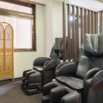 Tired after a long day? Recharge yourself with any of these amazing recliner massage chairs available in India. In this article, we have also added some tips to help you find the right recliner massage chair for yourself. Check out some important tips at the end of the article as well. Read on!