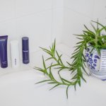 Membersihkan wajah adalah bagian penting dalam perawatan kulit. Agar hasilnya maksimal, gunakan pembersih wajah yang sesuai dengan jenis kulitmu. Untuk kamu yang punya kulit kering cenderung sensitif, BP-Guide punya rekomendasi terbaiknya untuk kamu.