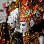 Indonesia yang kaya akan budaya juga kaya akan kerajinan tangan nan indah. Berbagai kerajinan ini bahkan sudah berhasil merambah pasar internasional. Simak daftar kerajinan tangan Indonesia yang terkenal di mancanegara versi BP-Guide berikut.