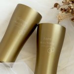 50年もの長きにわたって連れ添ってきた両親には、これからも二人仲良くお元気で、という思いを込めて、素敵な金婚式のプレゼントを贈りたいです。【2025年最新版】両親の金婚式の人気プレゼント10選をランキング形式でご紹介しますので、プレゼントの選び方や予算相場と併せて参考にしてください。金婚式のお祝いには、金杯などの金製品を贈るのが一般的とされていますが、飾り物になってしまうだけのものは要らないという両親も多いです。ぜひ参考にご覧ください。