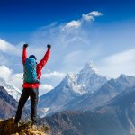 Aktivitas outdoor mendaki gunung merupakan kegiatan yang sangat seru, menantang, dan punya banyak manfaat. Kegiatan mendaki gunung bia digolongkan menjadi 2 aktivitas utama yaitu hiking dan trekking.