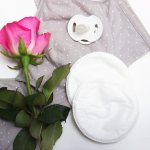 ASI yang merembes hingga membasahi baju tentu membuat tidak nyaman dan membuat kepercayaan diri berkurang. Sekarang tidak usah khawatir karena ada breast pad yang akan menemani ibu selama masa menyusui dan mengatasi masalah ASI yang berlebih ini.