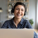 Anda sedang mencari pengalaman mendengarkan musik atau menelepon yang luar biasa? Headset Bluetooth terbaik adalah pilihan yang tepat untuk Anda. Dengan teknologi canggih dan kualitas suara yang mengagumkan, headset ini akan memanjakan telinga Anda dengan suara yang jernih dan detail yang menakjubkan.