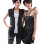 Kpop atau apa pun yang berbau Korea memang tengah digandrungi masyarakat terutama remaja di Indonesia. Karena itu BP-Guide akan bantu kamu untuk bisa tampil lebih modis dengan gaya khas Kpop yang tengah tren ini.