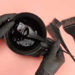 Mewarnai rambut bukan hanya tren untuk mereka yang masih muda dan ingin mengubah gaya rambutnya. Kamu yang sudah mulai ada uban juga bisa mewarnai rambut. Tidak hanya bisa menutup uban yang bikin kurang percaya diri, mewarnai rambut juga bisa dilihat sebagai bentuk penghargaan diri untuk membuat tampilan jadi lebih baik. Nah, simak tips memilih pewarna rambut untuk rambut beruban dan cek rekomendasinya dari kami!