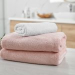 Handuk terbaik biasanya memiliki fitur daya serap maksimal. Perlu juga dipertimbangkan kenyamanannya. Dalam memilihnya, terbilang mudah tapi juga susah. yuk, cek rekomendasi dari kami!