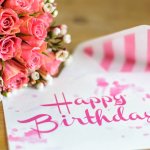 誕生日には、夫婦の絆を強める素敵なメッセージを贈りましょう。今回は、奥さんに喜んでもらえる誕生日メッセージの書き方や役立つ文例をご紹介します！どんな内容のメッセージを受け取ったら嬉しいかなどのポイントを参考にして、ぐっとくるオリジナルのメッセージを書いてくださいね。