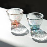 おちょこは、そのかわいらしい大きさから、最近は日本酒を好む人以外へのプレゼントにも選ばれています。今回は、プレゼントに人気のおちょこを【2025年最新版】としてランキング形式にまとめました。デザインだけで選ぶと使い勝手があまり良くないケースなどもありますので、用途や相手の方の家族構成などにも気をつけて、素敵なプレゼントを贈りましょう。