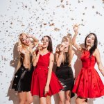 Tampil sempurna sepertinya sudah menjadi tujuan setiap perempuan. Terutama saat menghadiri sebuah pesta. Nah, kali ini BP Guide membuat sebuah artikel untuk membantu kamu memilih busana ke pesta. Dengan demikian kamu tidak perlu bingung lagi untuk memilih busana yang tepat saat akan menghadiri sebuah pesta.