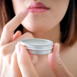 Lip Balm adalah salah satu produk kecantikan yang bisa kamu andalkan untuk merawat bibir kering. Kalau kamu ingin coba produk lip balm impor dengan kualitas yang baik, kamu bisa cek beberapa rekomendasi lip balm dari BP-Guide dalam artikel berikut.