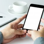 Pasar smartphone terus berinovasi dengan beragam model dan fitur yang mumpuni. Mengingat saat ini hampir semua kalangan membutuhkan smartphone untuk beraktivitas secara online. Berikut BP-Guide rekomendasikan smartphone flagship yang bisa jadi pilihan menarik untuk Anda. Ada juga info menarik terkait fitur yang harus diperhatikan saat membeli smartphone. 