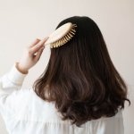 Anda yang memiliki rambut keriting pasti mengerti betapa pentingnya sisir yang tepat. Mari kita bahas bersama bagaimana sisir rambut kerinting dapat menjadi kunci untuk merawat dan menjaga keindahan alami keriting rambut Anda.

