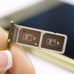 Dalam banyak kondisi, Anda membutuhkan lebih dari satu nomor telepon. Misalnya, satu untuk nomor yang dibagikan ke umum, sedangkan satu lagi khusus untuk keluarga. Nah, Anda mungkin akan repot ketika membawa dua buah handphone sekaligus, bukan? Simak ulasan BP-Guide juga rekomendasi handphone 2 kartu terbaik di bawah ini untuk memudahkan Anda.