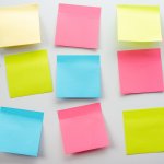 Sticky Notes, atau catatan lengket, adalah alat praktis yang menjadi teman setia dalam mengingat dan mengatur aktivitas sehari-hari. Dengan ukuran kecil dan perekat yang kuat, mereka sangat berguna untuk menulis catatan singkat, mengingatkan tugas, atau menandai halaman penting di berbagai situasi.