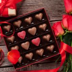 Hari Valentine identik dengan tradisi untuk memberi cokelat kepada orang terkasih, biasanya akan diberikan kepada pasangan masing-masing, keluarga atau sahabat terdekat. Cokelat bahkan telah menjadi ikon dari Hari Kasih Sayang tersebut. 
