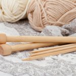 Nếu bạn là người yêu thích những món đồ thủ công làm từ len vừa mềm mại vừa ấm áp, thì hãy tham khảo ngay 10 kim móc len tốt cho nàng tha hồ trổ tài đan len (năm 2023) trong bài viết dưới đây nhé.