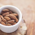 Kacang almond adalah salah satu jenis kacang dengan kadar nutrisi tinggi yang bisa kamu jadikan camilan sehat. Kalau kamu sedang mencari produk kacang almond yang berkualitas, kamu bisa cek tips dan rekomendasi kacang almond premium pilihan BP-Guide!