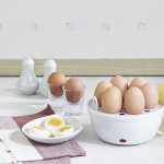 Trứng là một loại thực phẩm dễ ăn, cung cấp nhiều dưỡng chất thiết yếu cho cơ thể. Món trứng luộc luôn được nhiều người yêu thích vì có thể ăn trực tiếp hoặc kết hợp với các món kho hay trộn salad. Thế nhưng việc luộc trứng sao cho vừa đủ chín, không bị sống hay lòng đào cũng khiến nhiều người gặp khó khăn, đặc biệt khi luộc số lượng lớn. Dưới đây là top 10 máy luộc trứng đa năng được ưa chuộng nhất, tiết kiệm thời gian nấu nướng giúp bạn xóa tan nỗi lo này. Hãy cùng tìm hiểu nhé!