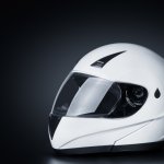 Kepala sangat penting dilindungi dalam berbagai kesempatan. Apalagi ketika berkendara menggunakan sepeda motor. Berikut ini, BP-Guide akan mengulas tips mencari dan memilih helm full face paling pas sesuai kebutuhan Anda. Simak, yah.