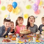 新たなステージで頑張る小学1年生には、大きく成長したことを盛大にお祝いできる誕生日プレゼントを贈りましょう。今回は、おしゃれなものへの興味も一段と増した女の子に人気のある商品をランキングにまとめました。編集部が厳選した、小1女子がもらって喜ぶものをジャンル別にチェックできるので、贈りたいギフトをスムーズに見つけられます。