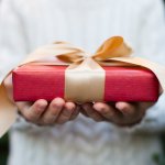 Memberikan hadiah untuk anak laki-laki tentu saja memerlukan tips dan trik karena setiap anak memiliki kesukaan dan hobi yang berbeda. Nah, BP-Guide akan memberikan rekomendasi kado ulang tahun anak laki-laki yang menurut ahli kado bermanfaat untuk perkembangannya. Check it out!