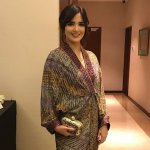 Batik kini sudah tidak lagi dianggap kuno karena modelnya yang semakin beragam seiring berjalannya waktu. Tidak heran banyak wanita kini berburu atasan batik untuk melengkapi koleksi fashion dan menyempurnakan penampilan. BP-Guide akan memberikan rekomendasi atasan batik paling kece dalam artikel ini!