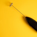 Buat Anda yang bekerja di kedai kopi, milk frother pasti sudah tidak asing. Alat ini sangat berguna untuk membuat buih susu, sehingga minuman akan terasa lebih creamy. Nah, dalam artikel ini B-Guide akan memberikan rekomendasi milk frother terbaik yang bisa Anda gunakan.